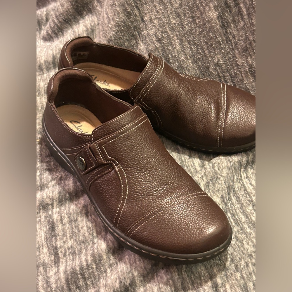 Clarks Women’s Collection Cora Poppy Loafers Never worn Size 8 Brown